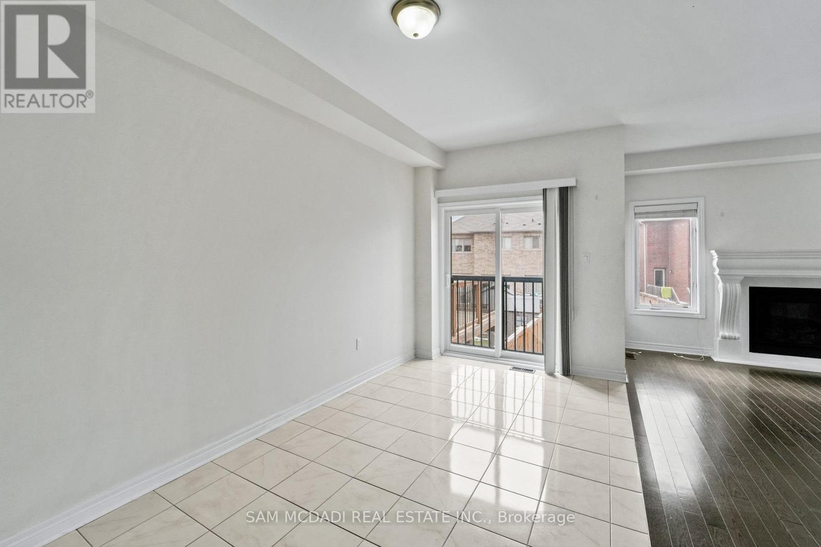 26 Montpelier Street, Brampton (Brampton West), Ontario  L6Y 6A6 - Photo 9 - W12867276