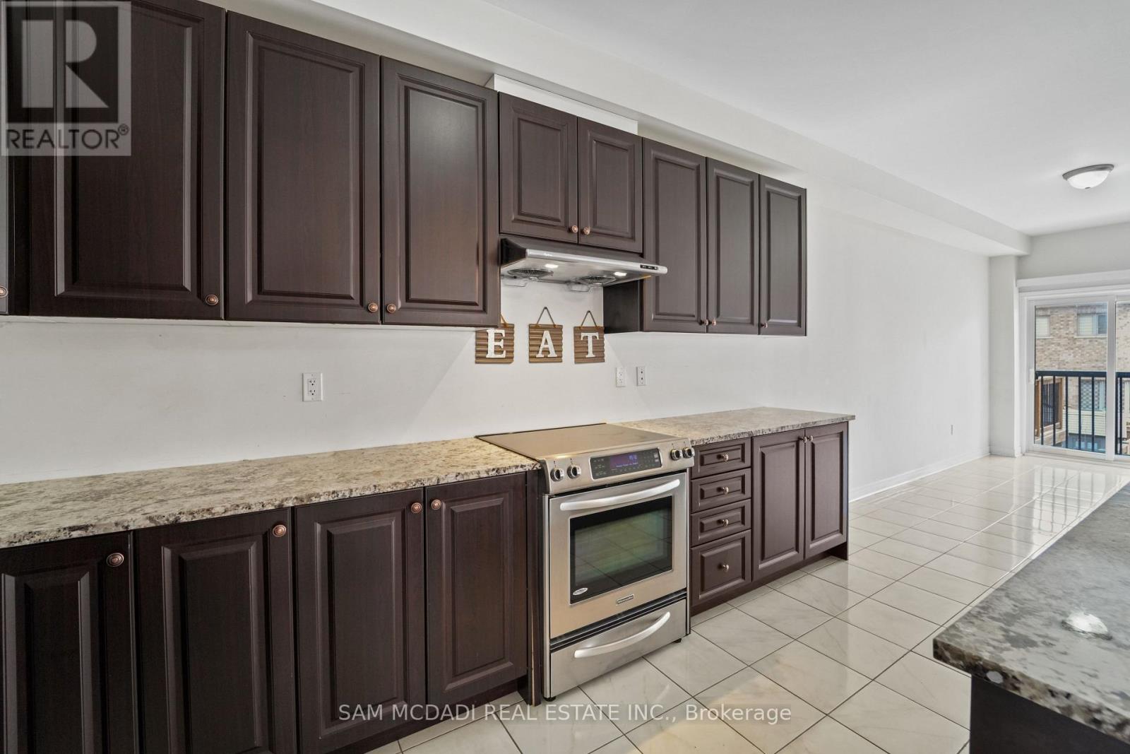 26 Montpelier Street, Brampton (Brampton West), Ontario  L6Y 6A6 - Photo 6 - W12867276