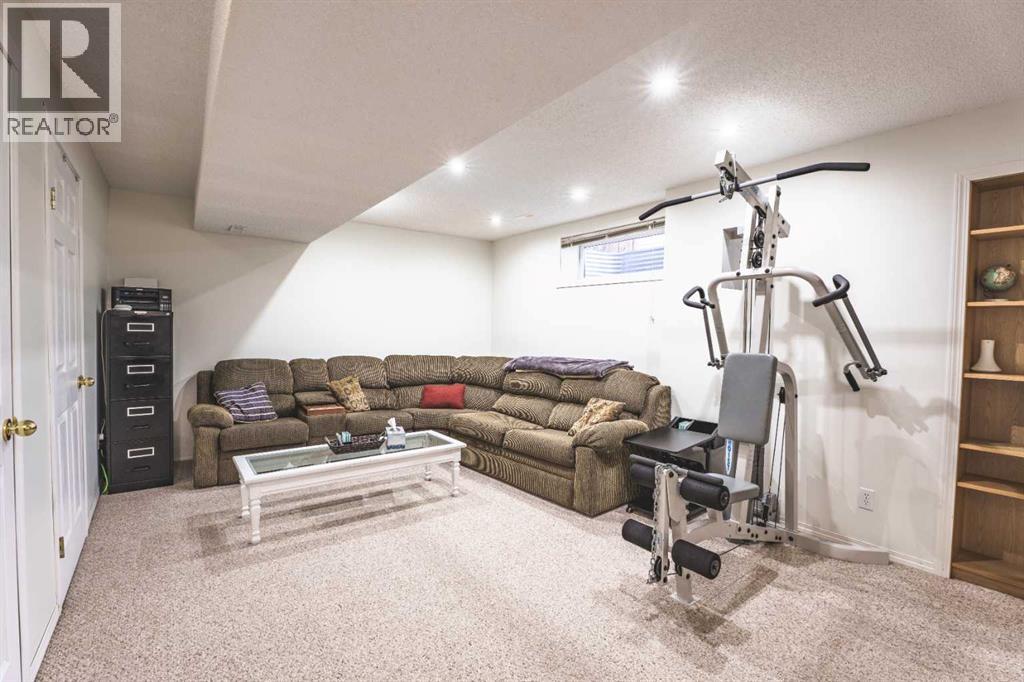 68 Bridleridge Gardens SW, Calgary, Alberta  T2Y 4C9 - Photo 9 - A2287128