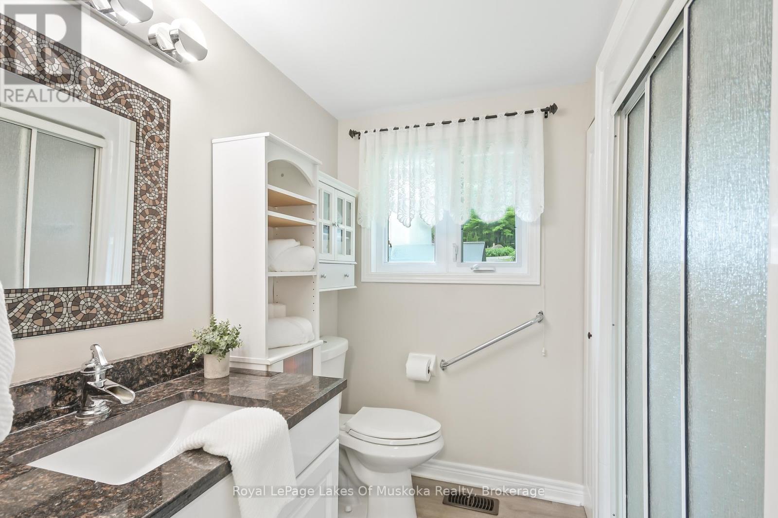 1019 Lakeshore Drive N, Bracebridge, Ontario  P1L 1X3 - Photo 20 - X12090032