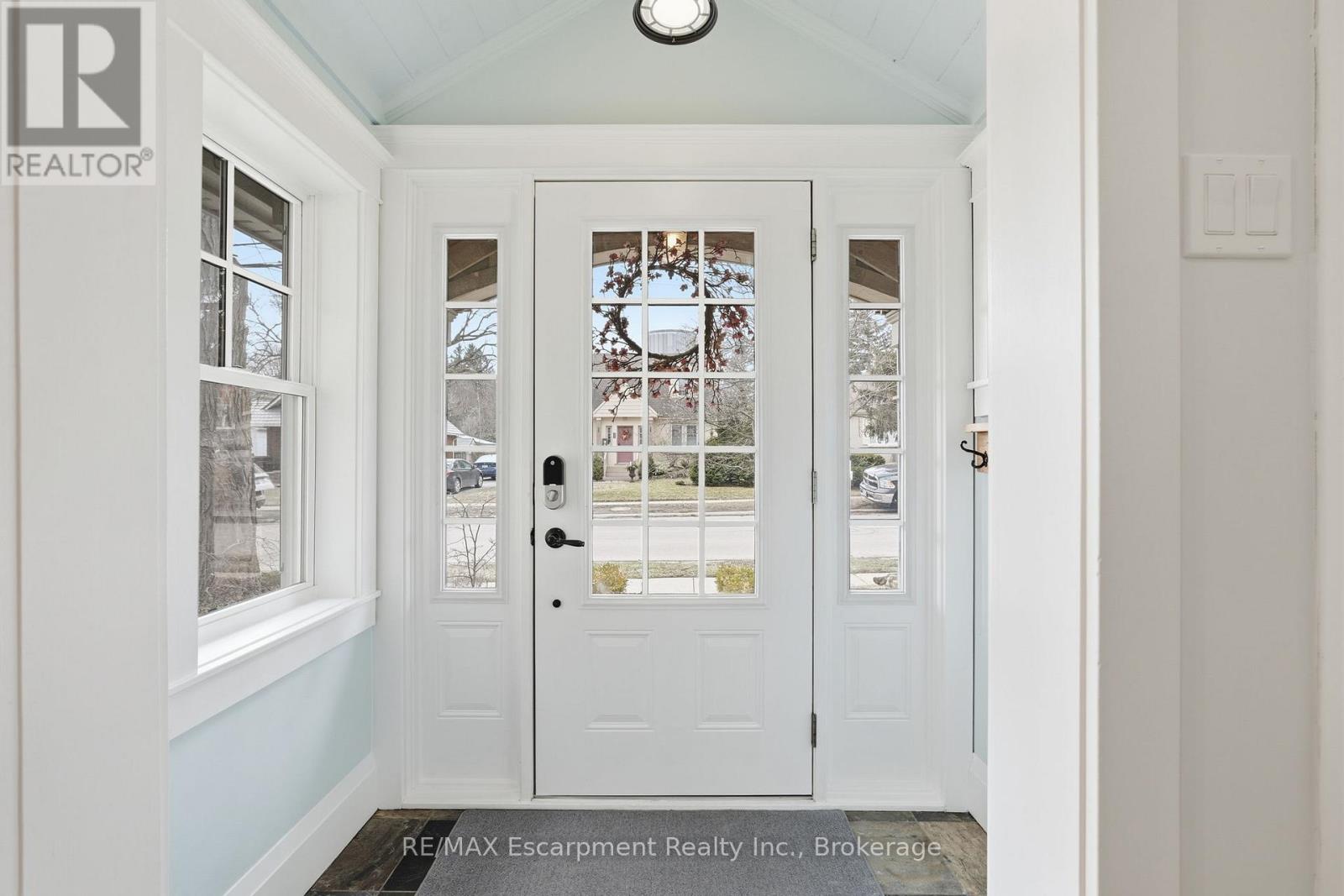 228 Mill Street N, Hamilton, Ontario  L0R 2H0 - Photo 3 - X12905174