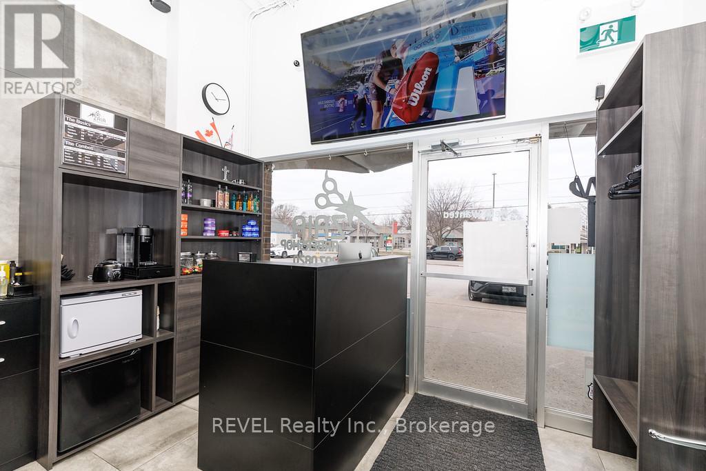 120 Welland Avenue, St. Catharines, Ontario  L2R 2N3 - Photo 4 - X12905146