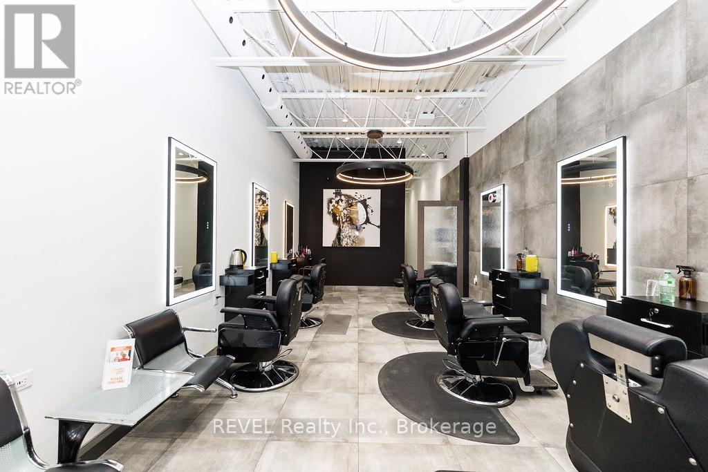 120 Welland Avenue, St. Catharines, Ontario  L2R 2N3 - Photo 5 - X12905146