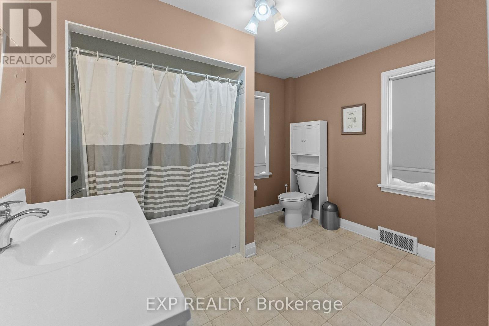 3935 St Peter Avenue, Niagara Falls, Ontario  L2J 2N9 - Photo 12 - X12905232