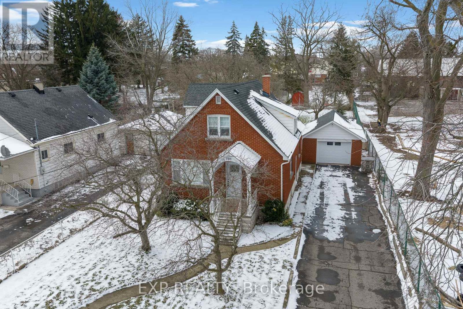 3935 St Peter Avenue, Niagara Falls, Ontario  L2J 2N9 - Photo 3 - X12905232