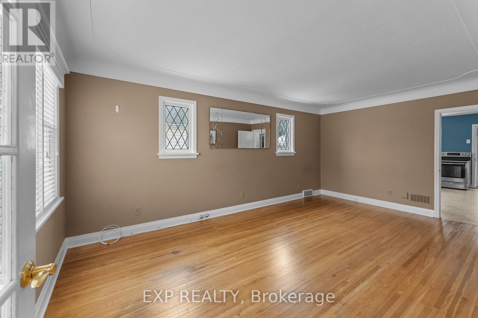 3935 St Peter Avenue, Niagara Falls, Ontario  L2J 2N9 - Photo 6 - X12905232