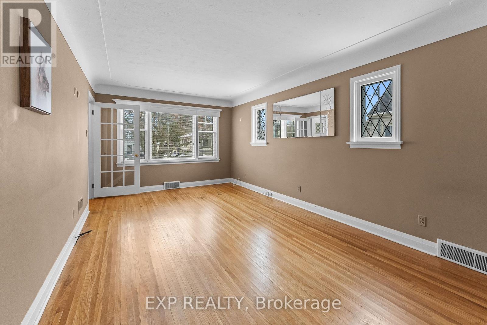 3935 St Peter Avenue, Niagara Falls, Ontario  L2J 2N9 - Photo 8 - X12905232