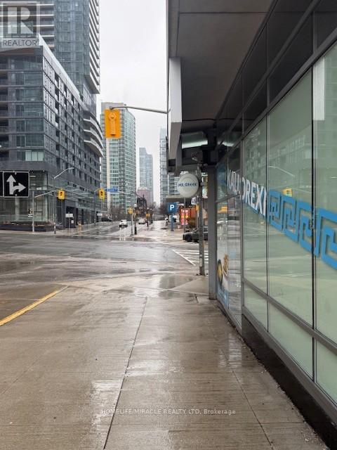 333 BREMNER BOULEVARD, Toronto, Ontario