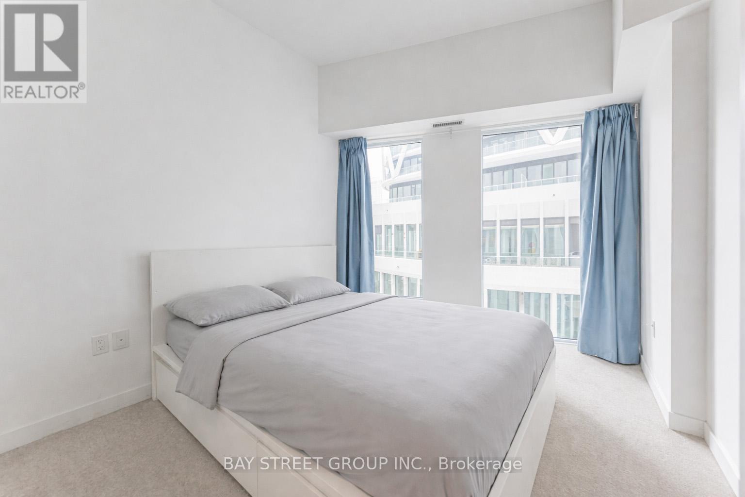 606 - 238 Simcoe Street, Toronto, Ontario  M5T 3B9 - Photo 4 - C12905254