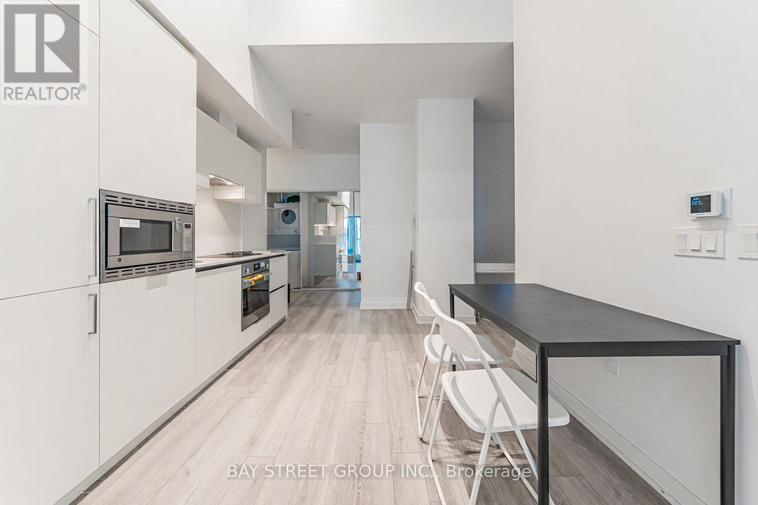 606 - 238 Simcoe Street, Toronto, Ontario  M5T 3B9 - Photo 5 - C12905254