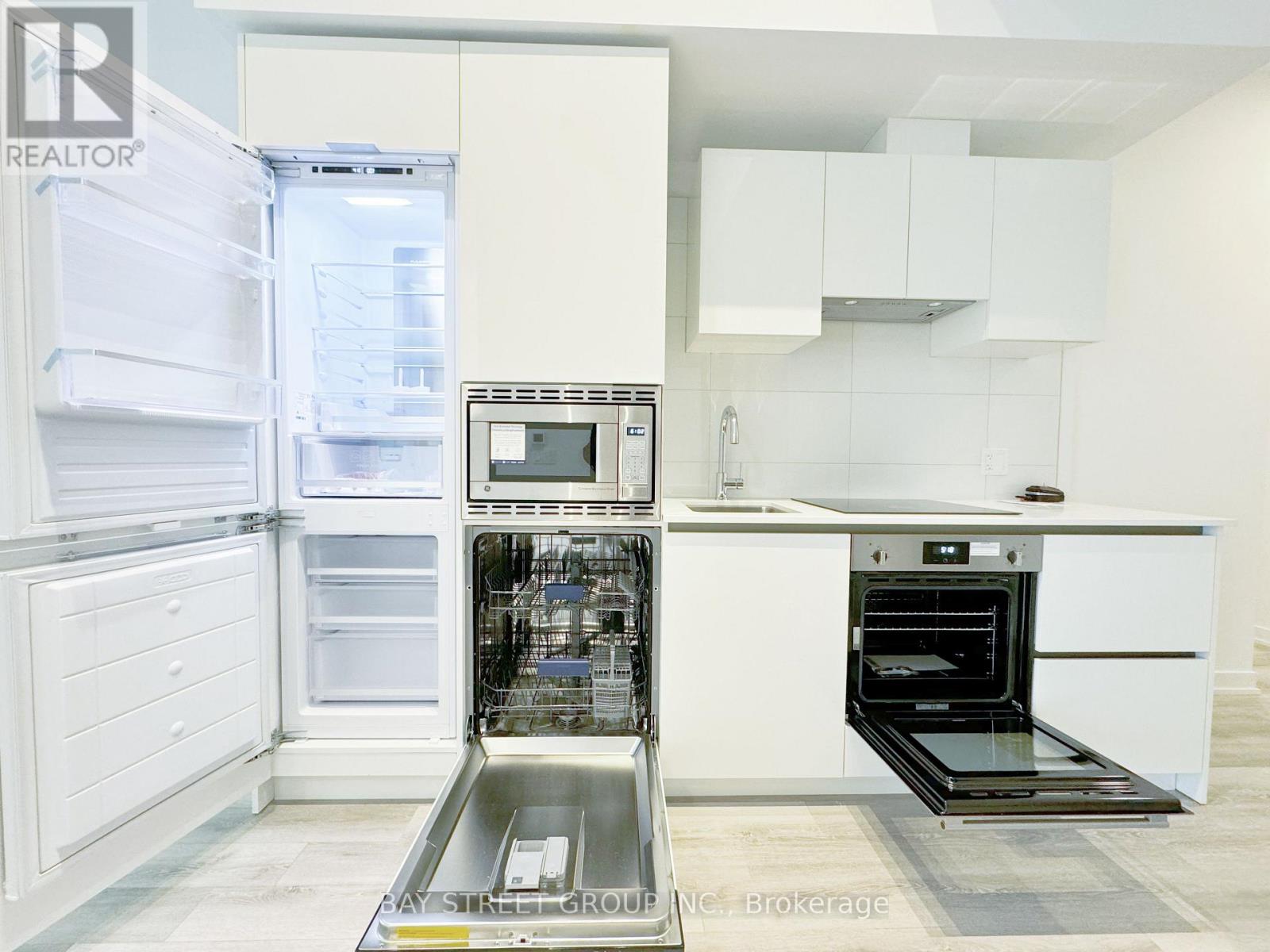 606 - 238 Simcoe Street, Toronto, Ontario  M5T 3B9 - Photo 9 - C12905254