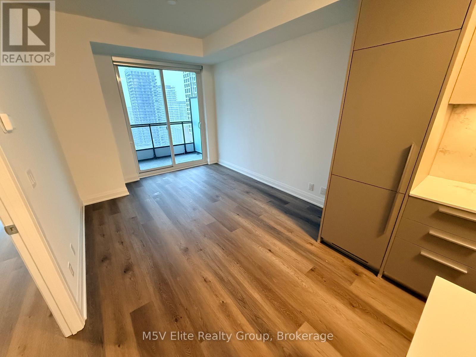 2505 - 65 Broadway Avenue, Toronto (Mount Pleasant West), Ontario  M4P 1T9 - Photo 3 - C12905258