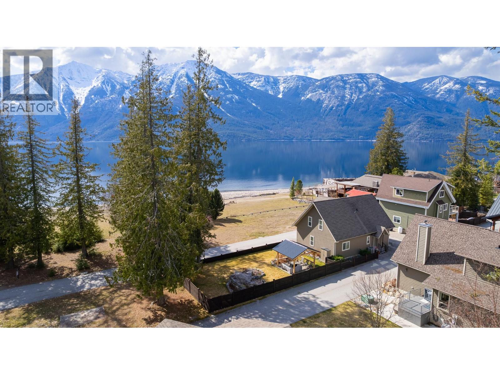 13484 & 13486 Lakeshore Drive, Boswell, British Columbia  V0B 1A4 - Photo 1 - 10379452