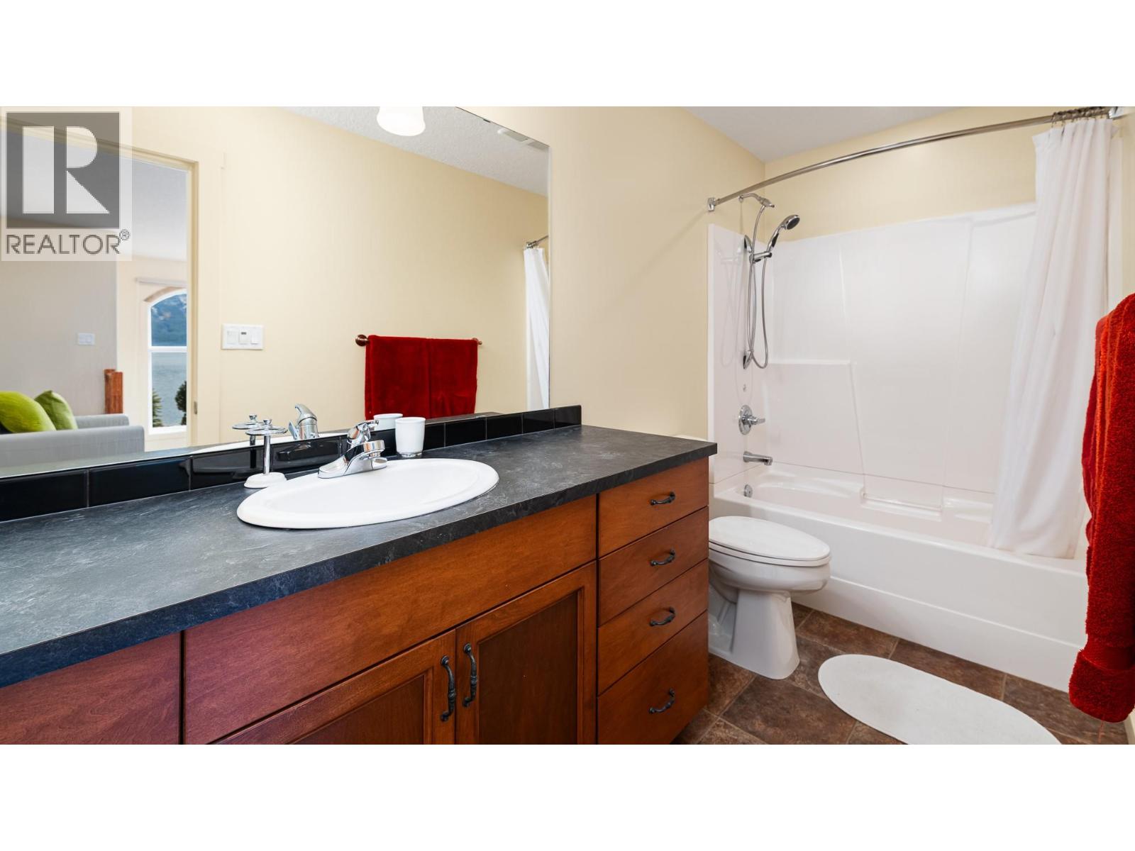 13484 & 13486 Lakeshore Drive, Boswell, British Columbia  V0B 1A4 - Photo 24 - 10379452