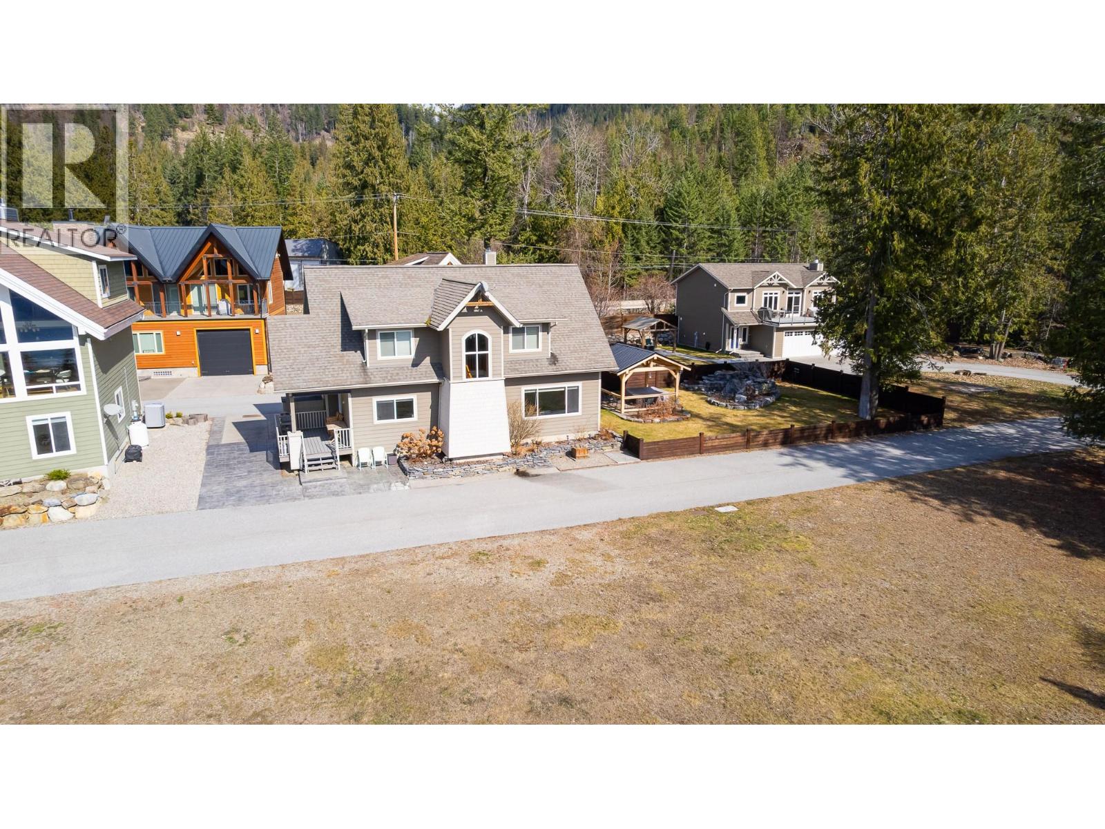 13484 & 13486 Lakeshore Drive, Boswell, British Columbia  V0B 1A4 - Photo 27 - 10379452