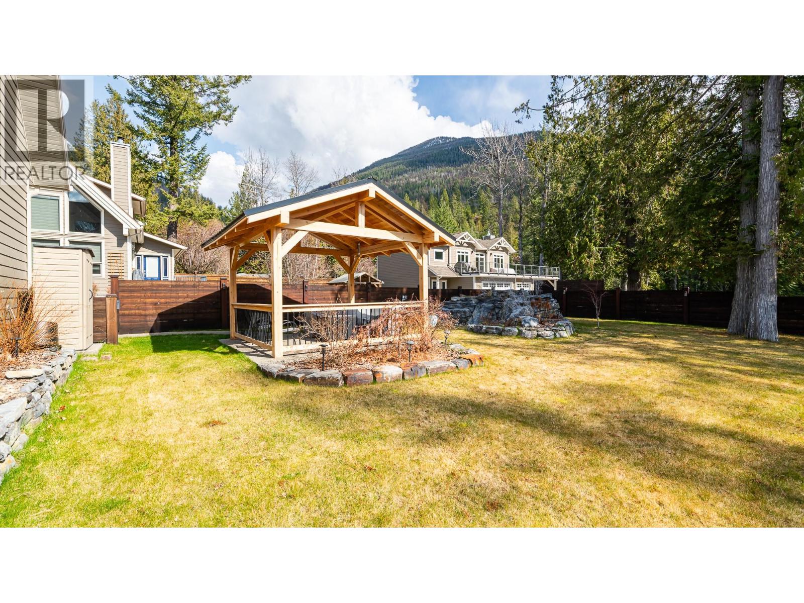 13484 & 13486 Lakeshore Drive, Boswell, British Columbia  V0B 1A4 - Photo 3 - 10379452