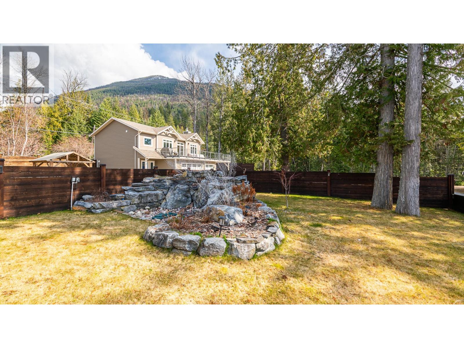 13484 & 13486 Lakeshore Drive, Boswell, British Columbia  V0B 1A4 - Photo 6 - 10379452