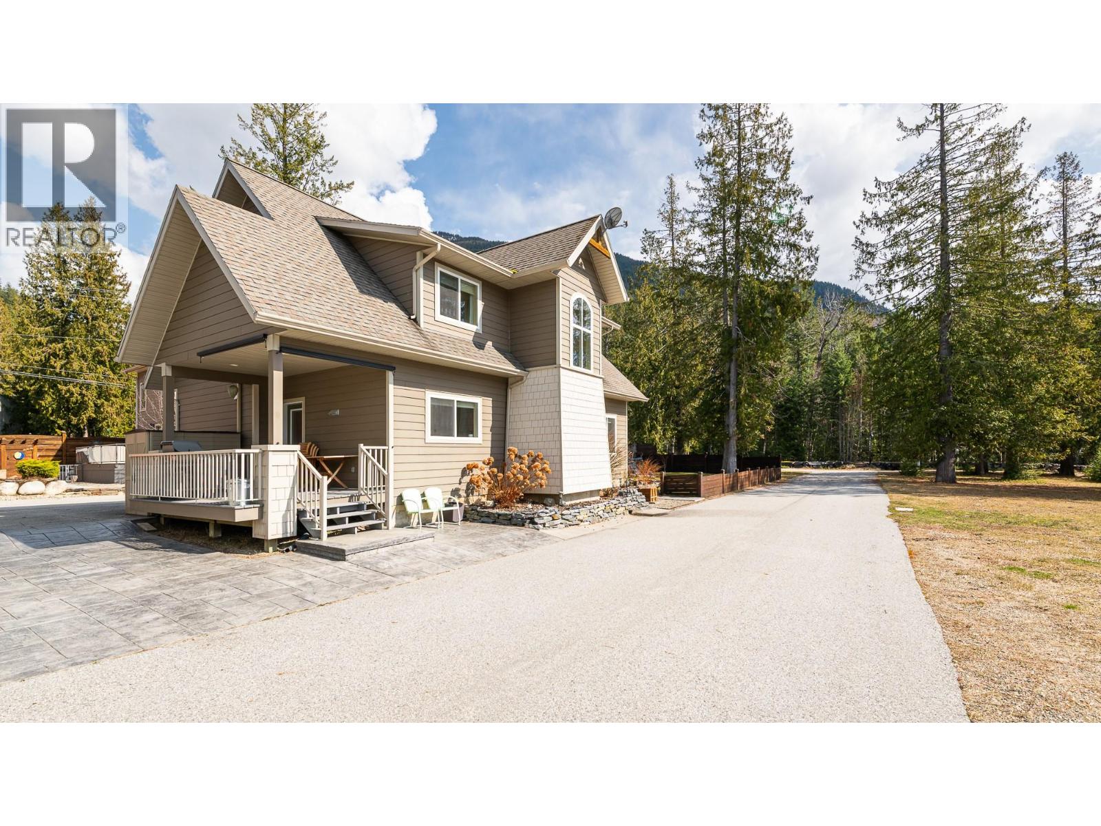 13484 & 13486 Lakeshore Drive, Boswell, British Columbia  V0B 1A4 - Photo 8 - 10379452