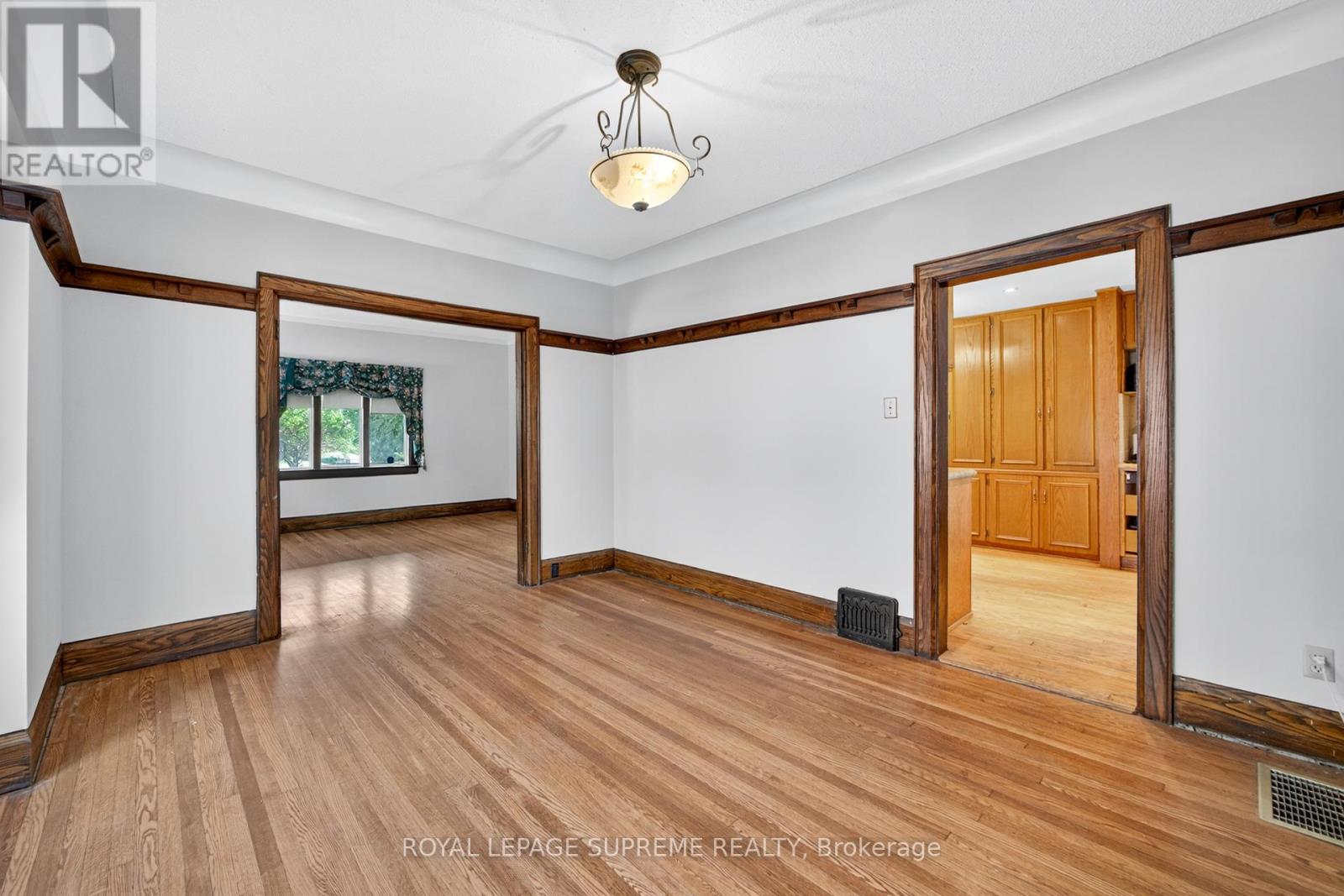 10 King Street Crescent, Toronto, Ontario  M9N 1K6 - Photo 18 - W12426107