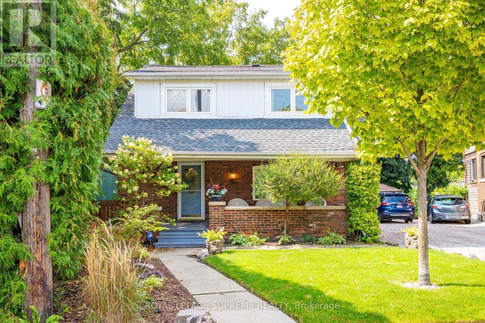 10 King Street Crescent, Toronto, Ontario  M9N 1K6 - Photo 2 - W12426107