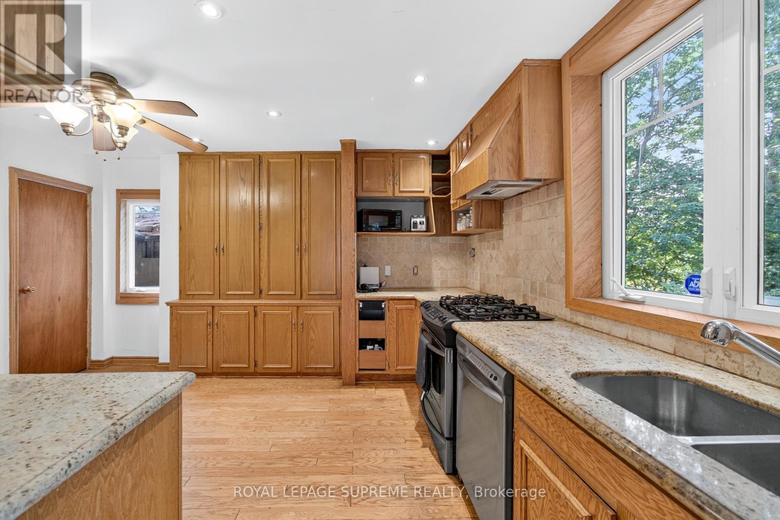 10 King Street Crescent, Toronto, Ontario  M9N 1K6 - Photo 24 - W12426107