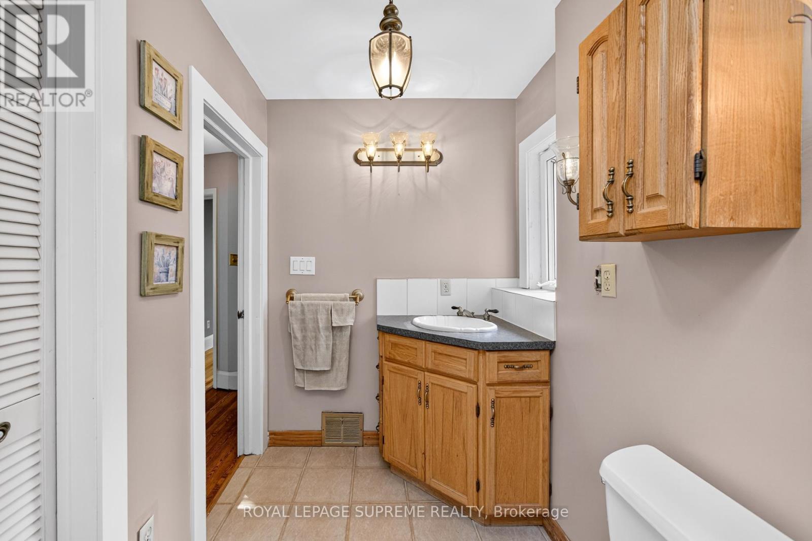 10 King Street Crescent, Toronto, Ontario  M9N 1K6 - Photo 41 - W12426107