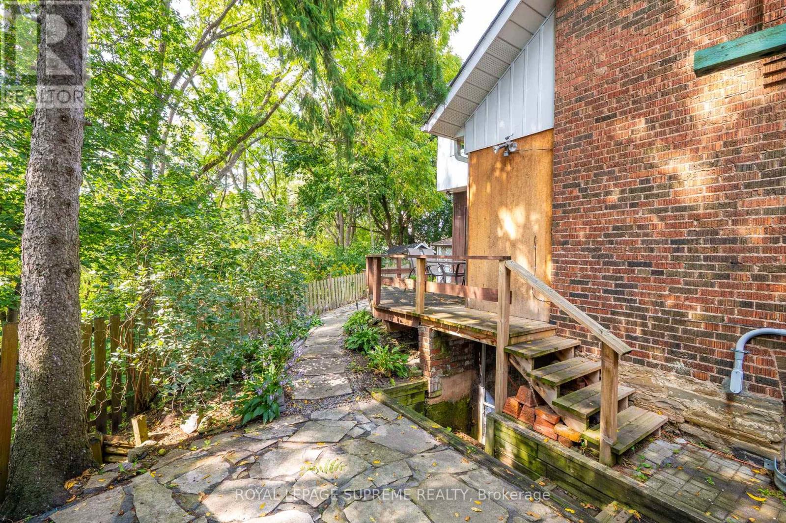 10 King Street Crescent, Toronto, Ontario  M9N 1K6 - Photo 43 - W12426107