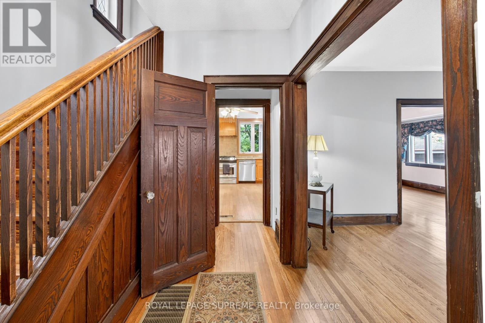 10 King Street Crescent, Toronto, Ontario  M9N 1K6 - Photo 8 - W12426107