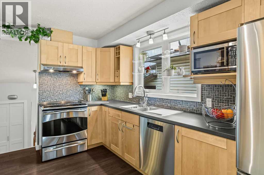 319 Hoodoo Crescent, Canmore, Alberta  T1W 1A8 - Photo 11 - A2257934