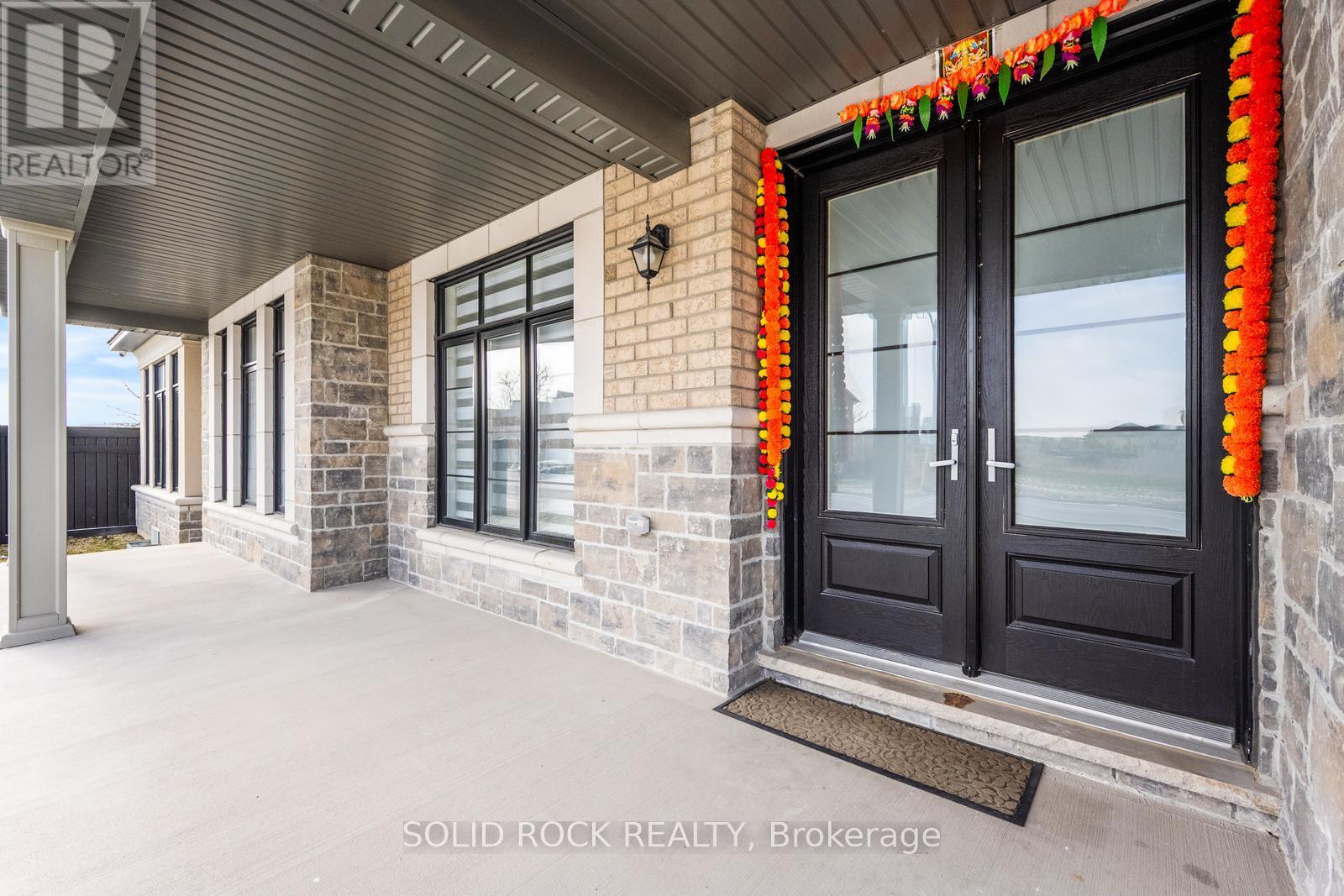 2 Catherwood Court, Brampton, Ontario  L6P 2W1 - Photo 4 - W12905140