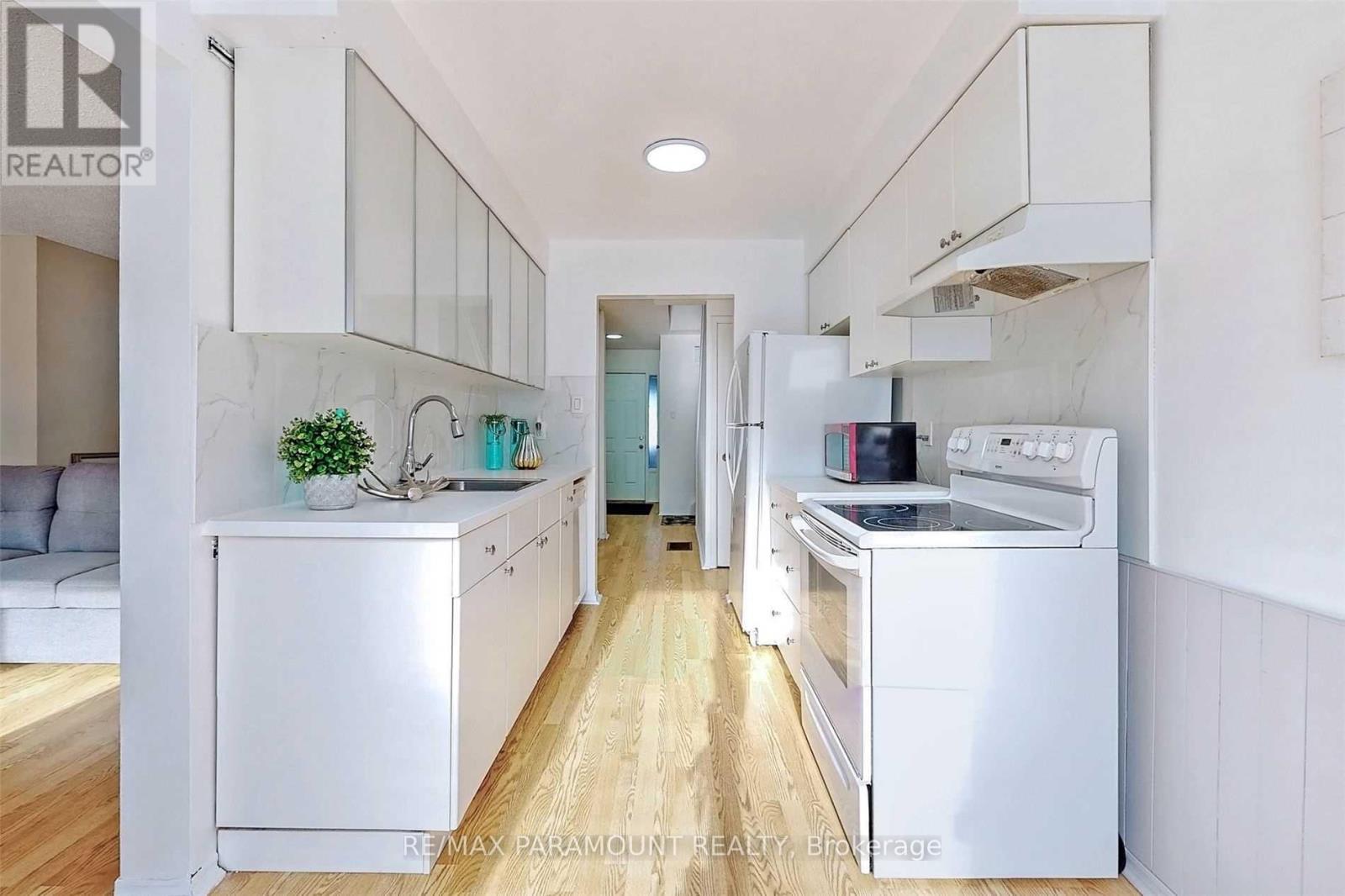 57 Royal Salisbury Way, Brampton (Madoc), Ontario  L6V 3J3 - Photo 11 - W12905152