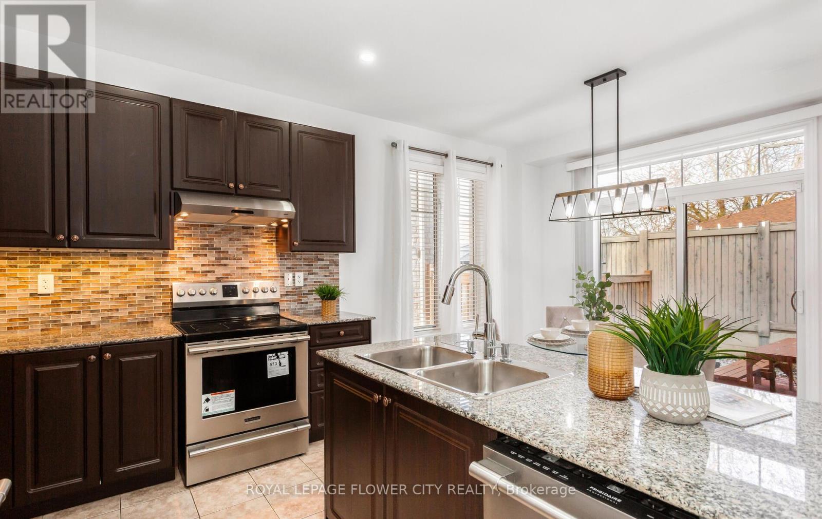 2 Archville Street, Brampton, Ontario  L6Y 5Y5 - Photo 11 - W12905156