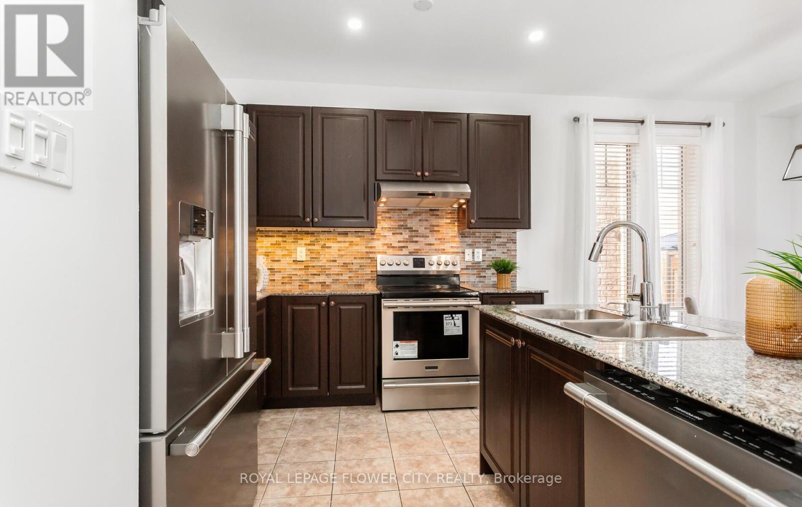 2 Archville Street, Brampton, Ontario  L6Y 5Y5 - Photo 7 - W12905156