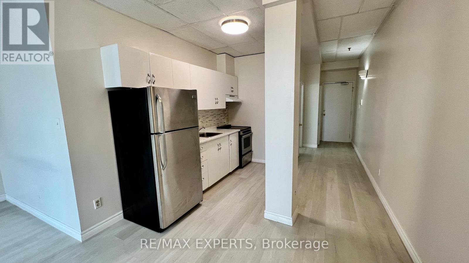 202 - 8 Main Street, Brampton, Ontario  L6W 2C3 - Photo 4 - W12905226