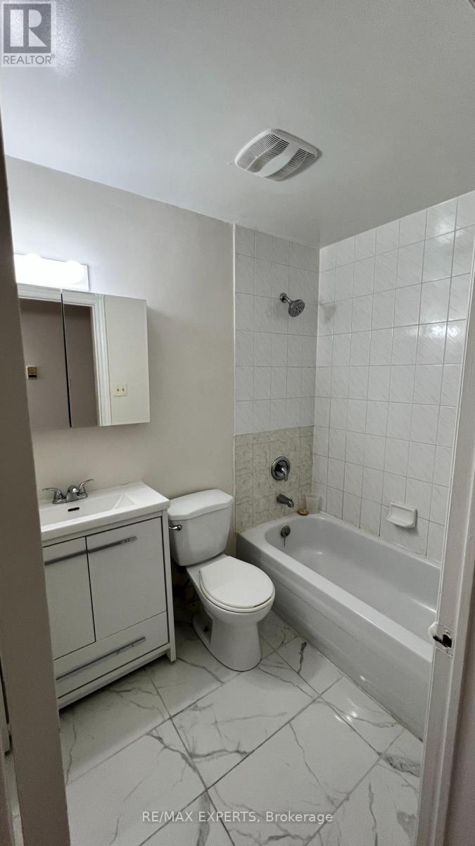 202 - 8 Main Street, Brampton, Ontario  L6W 2C3 - Photo 9 - W12905226