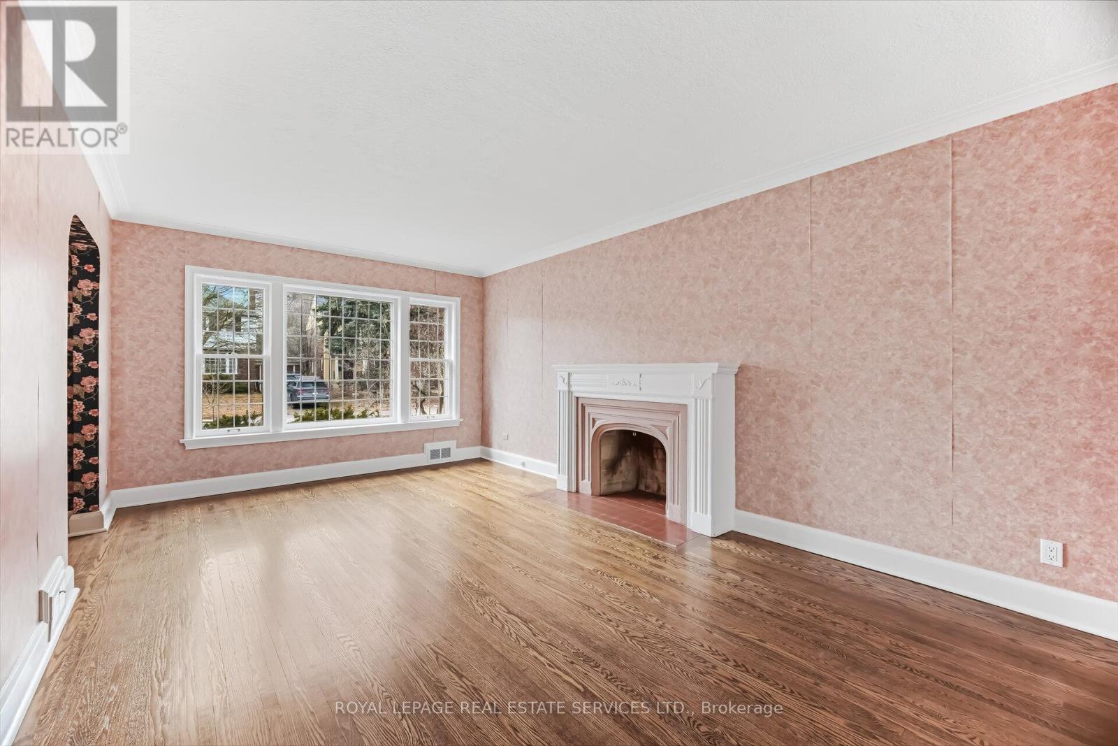 209 Grenview Boulevard S, Toronto, Ontario  M8Y 3T9 - Photo 11 - W12905246