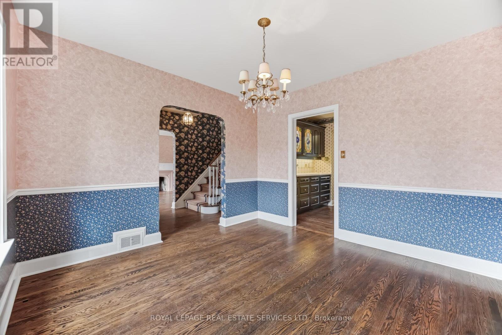 209 Grenview Boulevard S, Toronto, Ontario  M8Y 3T9 - Photo 19 - W12905246