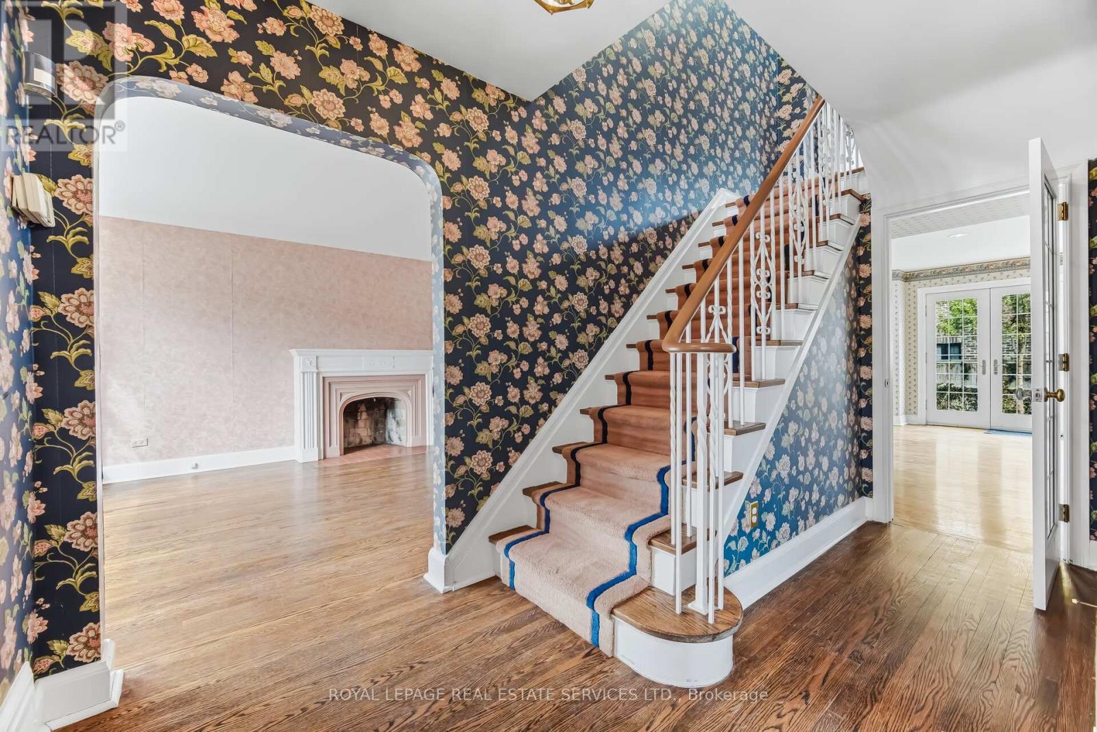 209 Grenview Boulevard S, Toronto, Ontario  M8Y 3T9 - Photo 21 - W12905246