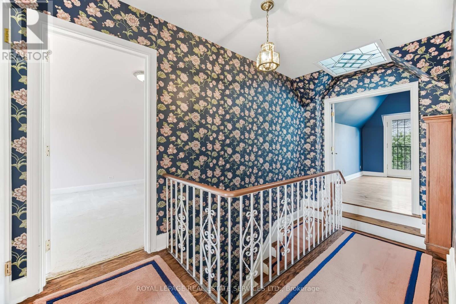 209 Grenview Boulevard S, Toronto, Ontario  M8Y 3T9 - Photo 22 - W12905246