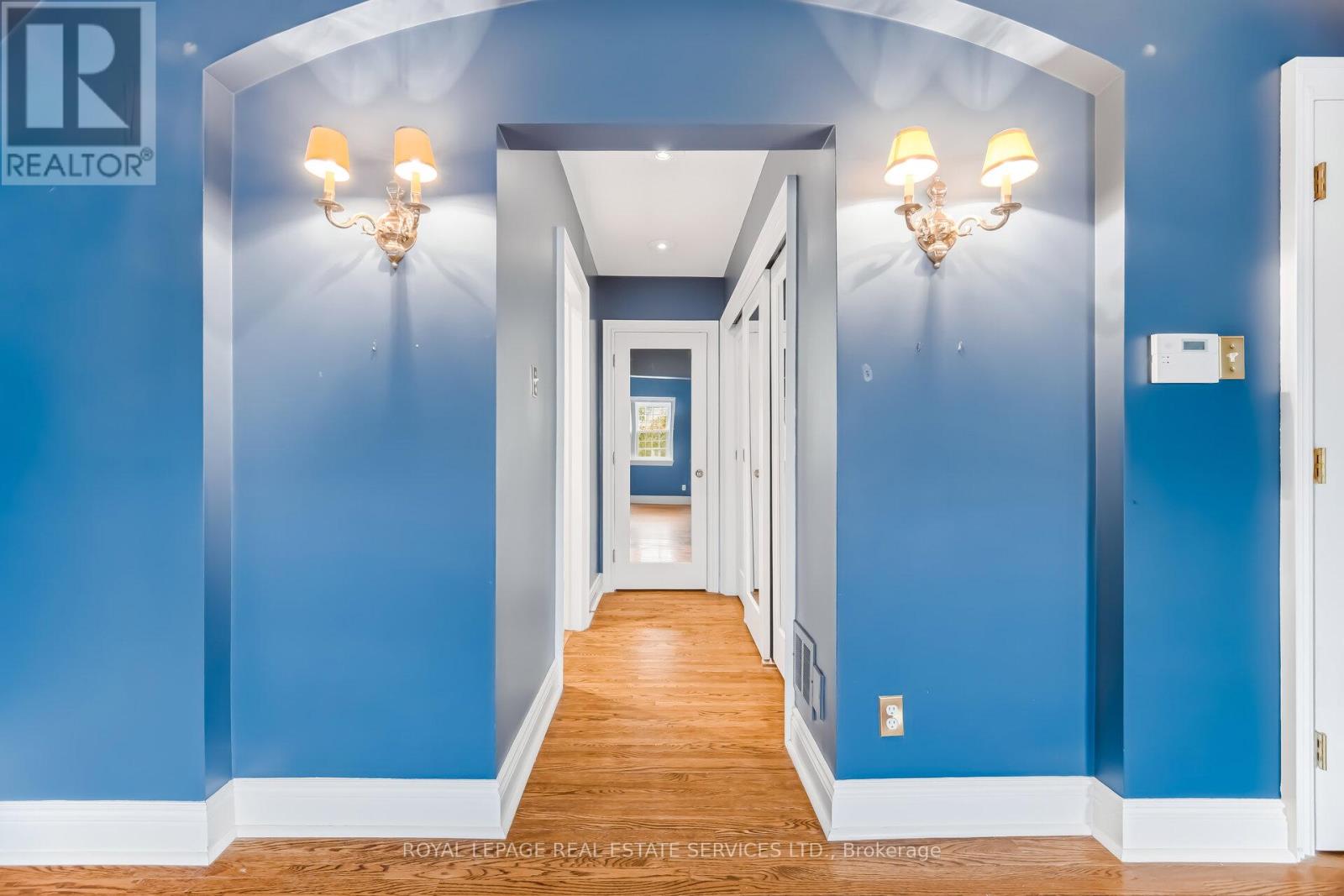 209 Grenview Boulevard S, Toronto, Ontario  M8Y 3T9 - Photo 25 - W12905246