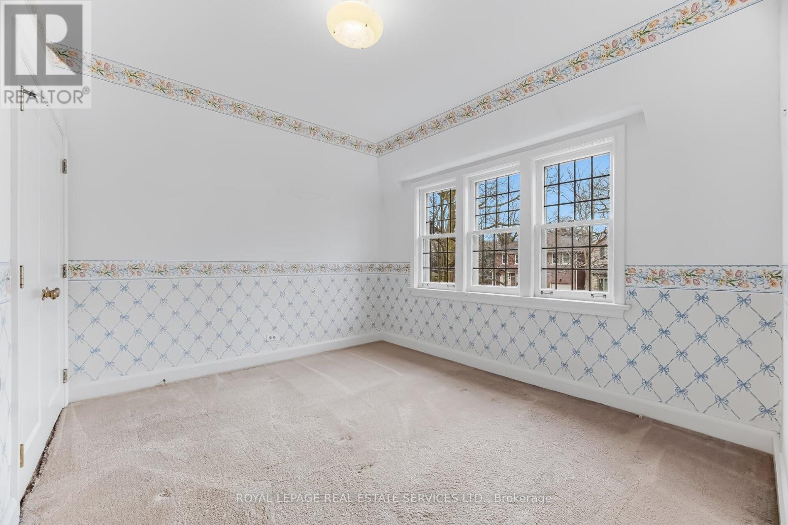 209 Grenview Boulevard S, Toronto, Ontario  M8Y 3T9 - Photo 31 - W12905246