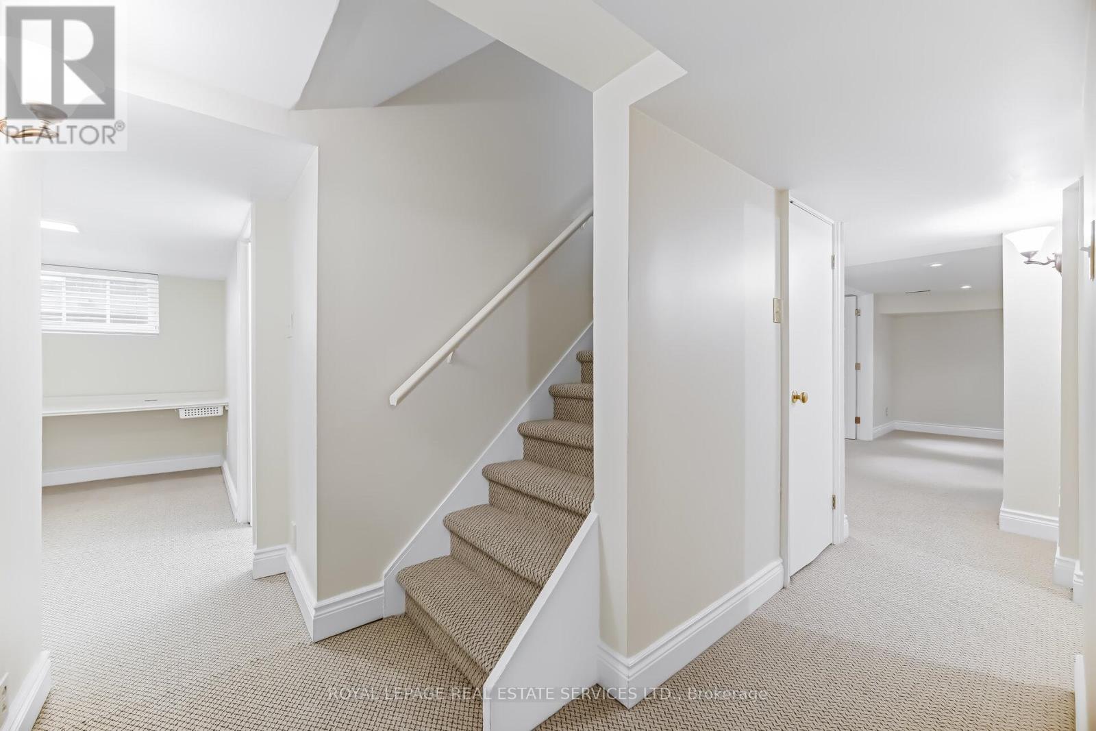 209 Grenview Boulevard S, Toronto, Ontario  M8Y 3T9 - Photo 32 - W12905246