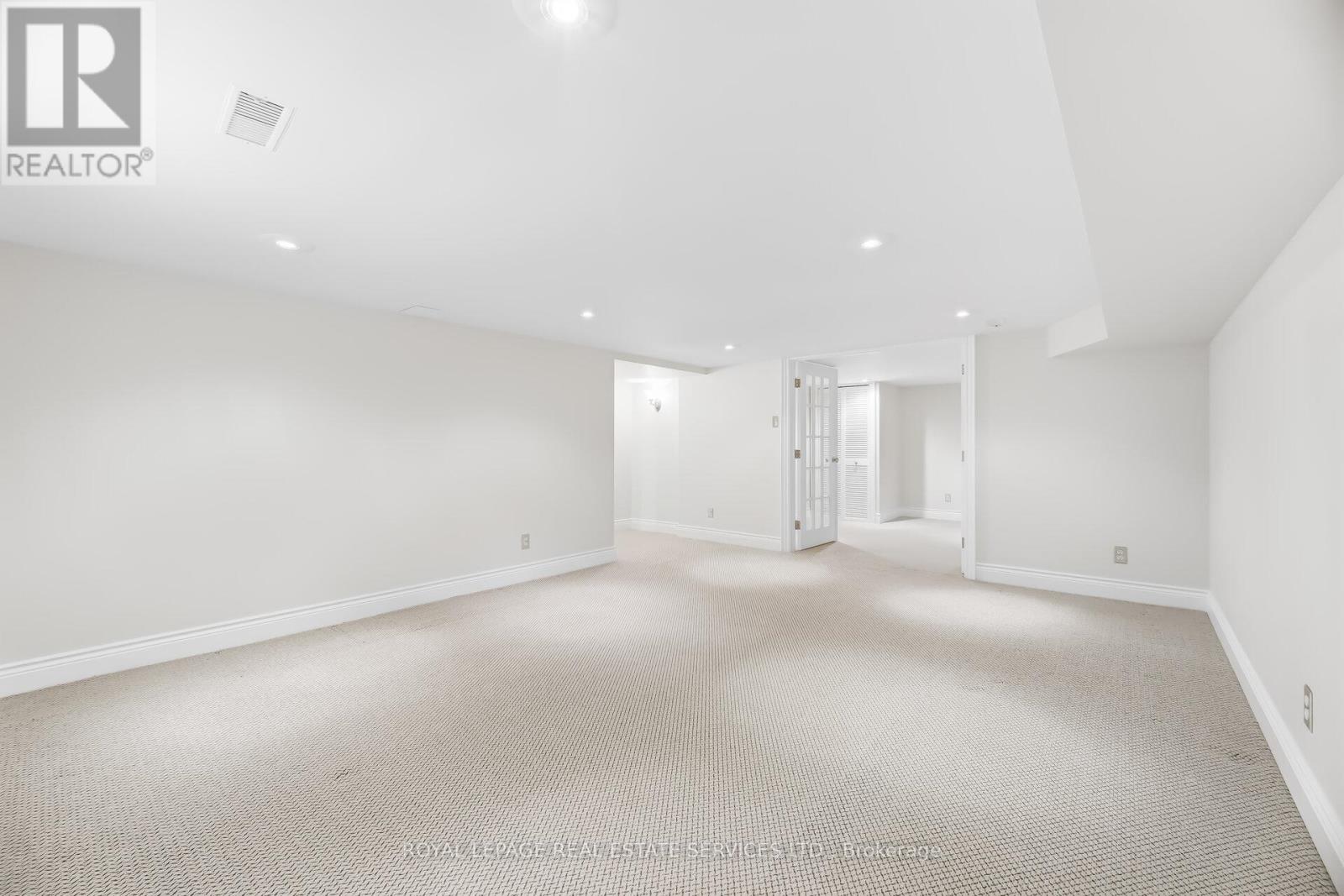 209 Grenview Boulevard S, Toronto, Ontario  M8Y 3T9 - Photo 34 - W12905246