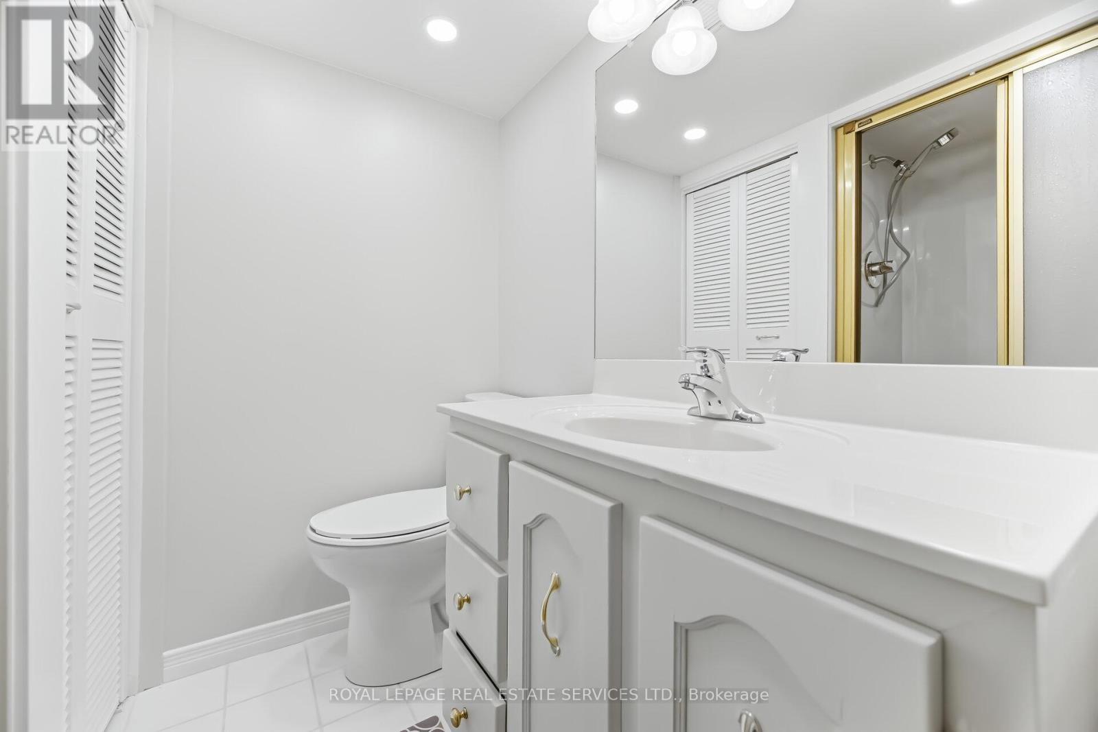 209 Grenview Boulevard S, Toronto, Ontario  M8Y 3T9 - Photo 36 - W12905246