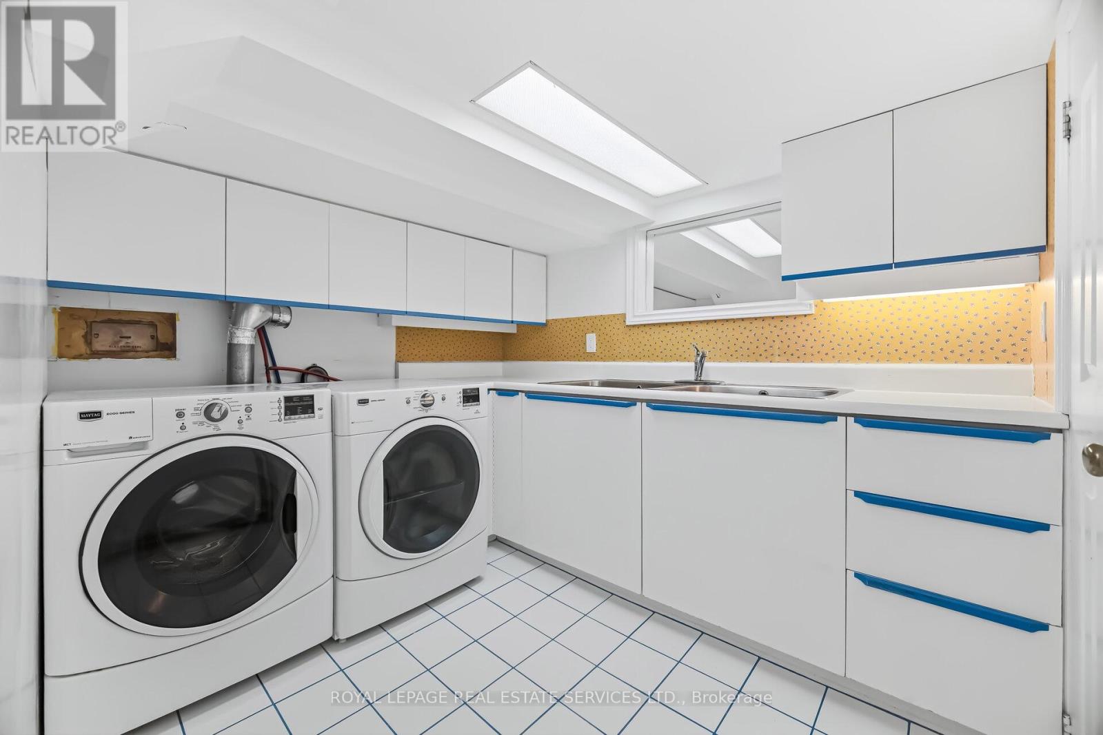 209 Grenview Boulevard S, Toronto, Ontario  M8Y 3T9 - Photo 38 - W12905246