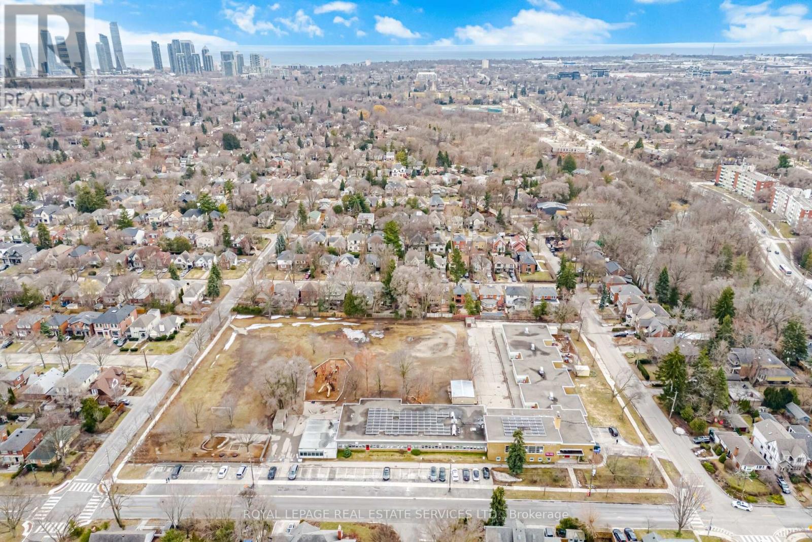 209 Grenview Boulevard S, Toronto, Ontario  M8Y 3T9 - Photo 42 - W12905246