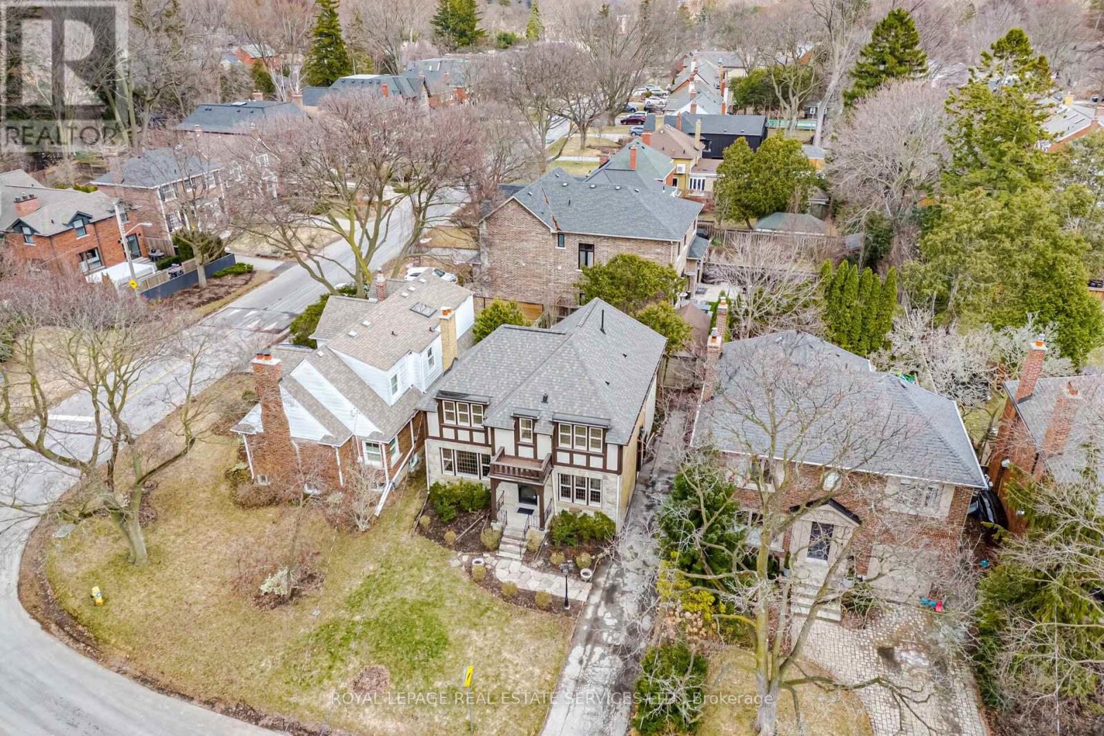 209 Grenview Boulevard S, Toronto, Ontario  M8Y 3T9 - Photo 7 - W12905246