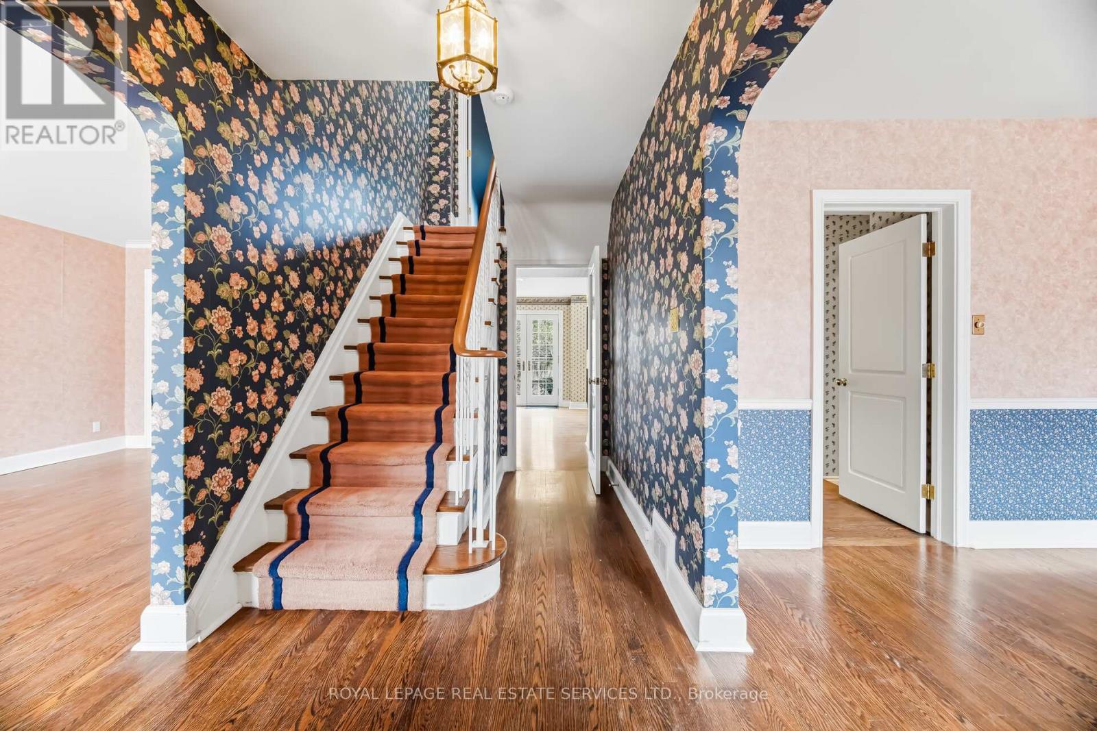 209 Grenview Boulevard S, Toronto, Ontario  M8Y 3T9 - Photo 9 - W12905246