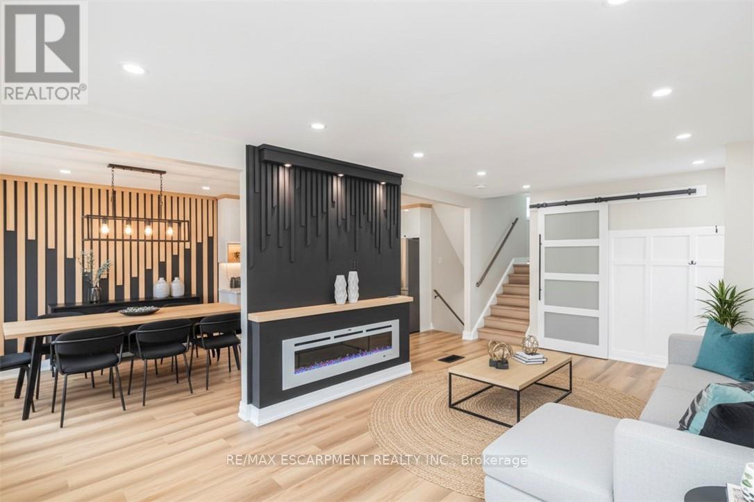 2 COUNTRY CLUB DRIVE, Hamilton, Ontario