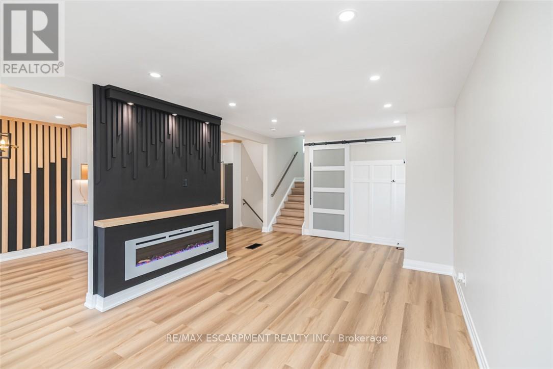 2 Country Club Drive, Hamilton, Ontario  L8K 5W2 - Photo 12 - X12905116